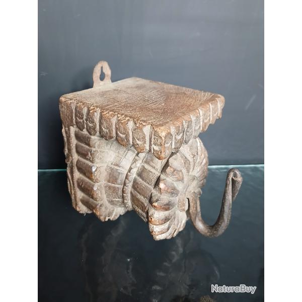 Support mural en bois sculpt� d'origine indienne, XIXe si�cle