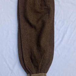 Saroual mod&egrave;le 1946 en drap kaki fonc&eacute; Spahis L&eacute;gion Etrang&egrave;re port&eacute;e