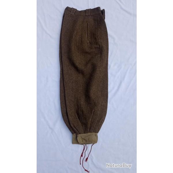 Saroual mod�le 1946 en drap kaki fonc� Spahis L�gion Etrang�re port�e