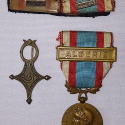 M&eacute;daille AFN insigne Saharien rappels guerre d'Alg&eacute;rie