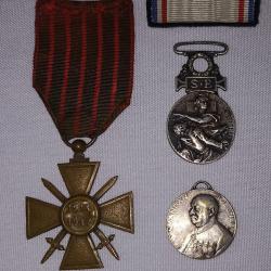 M&eacute;dailles croix de guerre 14/17 secours aux bless&eacute;s WW1