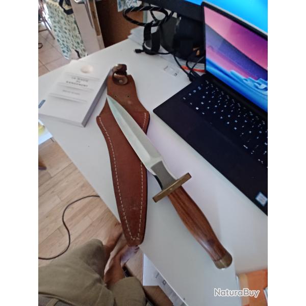 Dague Manufrance num�rot�e avec �tui cuir Dague Manufrance num�rot�e avec �tui cuir