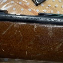 Carabine  A verrou  22LR ANSCHUTZ avec des coups sur le bois avec chargeur 5 balles