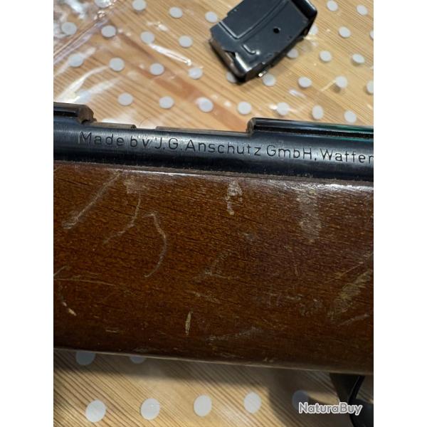 Carabine  A verrou  22LR ANSCHUTZ avec des coups sur le bois avec chargeur 5 balles