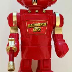 Robot vintage NEW BRIGHT Magnatron MT-2 rouge, ann&eacute;es 80, avec pistolet