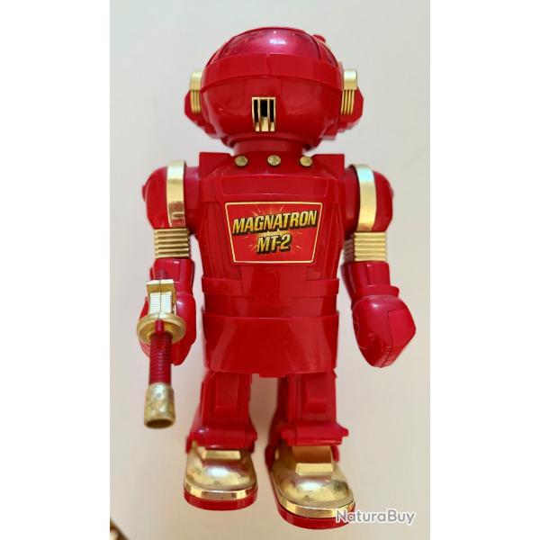 Robot vintage NEW BRIGHT Magnatron MT-2 rouge, ann�es 80, avec pistolet
