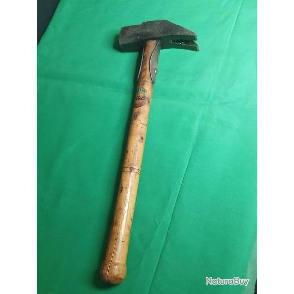 Marteau   ann�es 60/70  Marque : MOB  Fabrication fran�aise  Acier fondu (longueur totale : 32 cm)