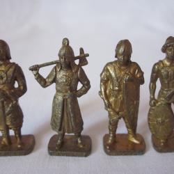 KINDER - LOT 4 FIGURINES M&Eacute;TAL 35 mm : HUNS N&deg; 1 &Agrave; 4 / K 95 n 107 &agrave; 110