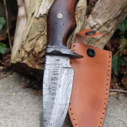 Couteau Skinner Lame Acier Damas 256 Couches Manche Bois Garde Damas Etui Cuir Fabric Artisanale