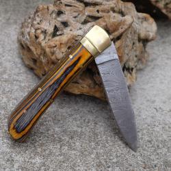 Couteau Damas Lame 128 Couches Manche Bois Tigre Mitres Laiton Button Lock Fabricat Artisanale