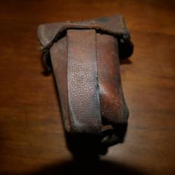 Cartouchi&egrave;re de MAUSER 98 Premi&egrave;re Guerre coup&eacute;e afin de n'avoir plus qu'un compartiment