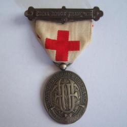 MEDAILLE CROIX ROUGE FRANCAISE UNION des FEMMES de FRANCE m&eacute;daille en argent x