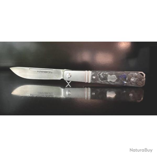 Couteau Karbon Flatline Noir/Bleu Manche Titane Insert Carbone Lame Acier 154CM Satin KARB116