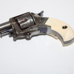 Veritable revolver "PUPPY" par GUYOT &agrave; PARIS