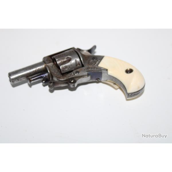 Veritable revolver "PUPPY" par GUYOT � PARIS