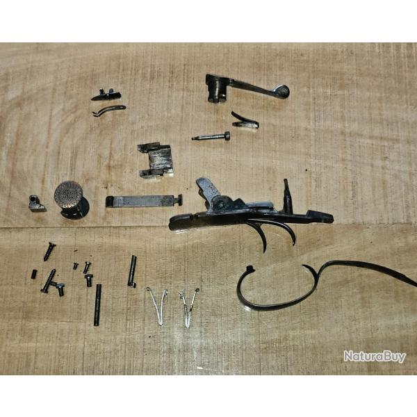 Lot de pi�ces pour fusil superpos� artisanal st�phanois, calibre 12