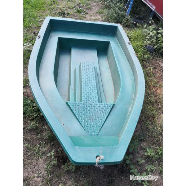 Barque de p�che / Annexe plastique verte  (pour �tang / p�che)