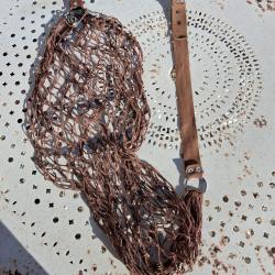 Gibeci&egrave;re filet ancienne avec sangle en toile
