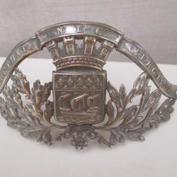 tres belle plaque de casque de pompier de paris