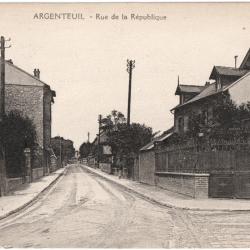 CPA DE ARGENTEUIL - VAL D'OISE 95 - RUE DE LA R&Eacute;PUBLIQUE
