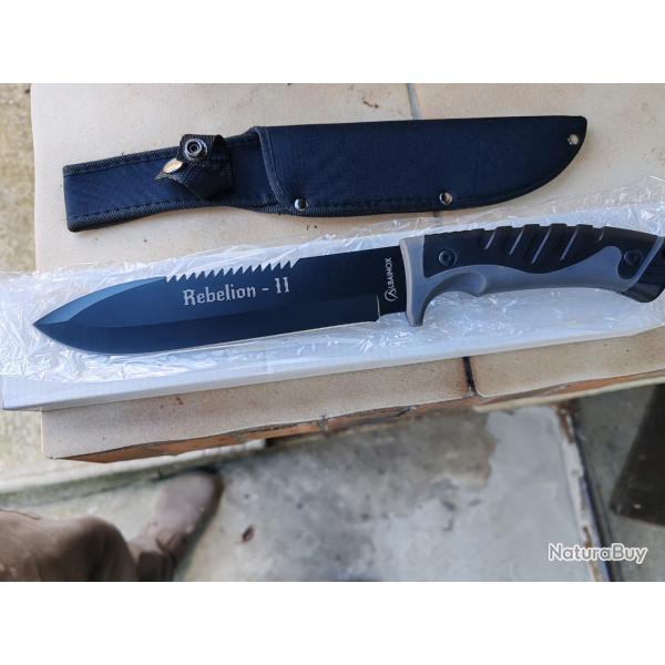 Couteau de chassemanche poli maire antie d�rapage Lame large avec dents  tr�s tranchant