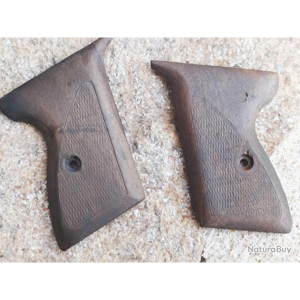 PISTOLET MAUSER HSC WW2 PAIRE DE PLAQUETTES EN NOYER