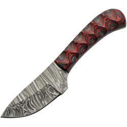Couteau de D&eacute;pouille Damas Lame Acier Manche Bois Sculpt&eacute; Noir et Rouge Etui Cuir DM1377RD