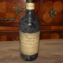 TRES VIEILLE BOUTEILLE de CALVADOS (HORS D'&Acirc;GE)
