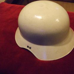 Casque de POMPIER Allemand ( type Luftschutz ) blanc .( collection ) .
