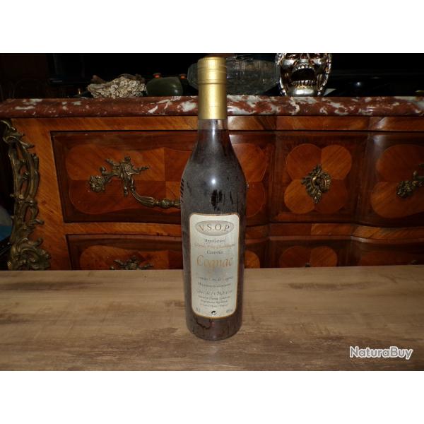 TRES VIEILLE BOUTEILLE de COGNAC V.S.O.P.