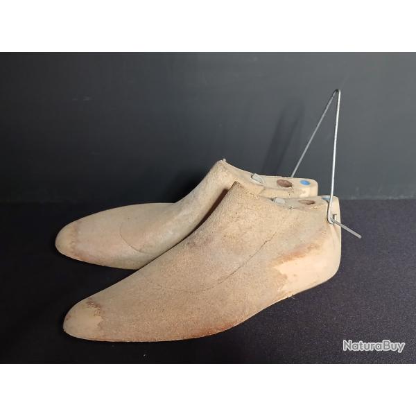 Belle paire d'anciennes formes � chaussures de cordonnier  1950
