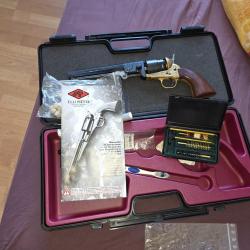 Vend pistolet a poudre Noire Filli Pietta 1851Special Navy avec barillet grav&eacute;