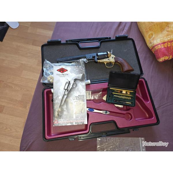 Vend pistolet a poudre Noire Filli Pietta 1851Special Navy avec barillet grav�