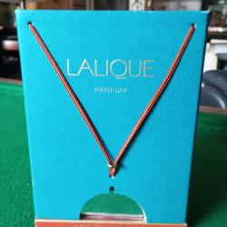 Flacon cristal Lalique mod&egrave;le ch&egrave;vrefeuille
