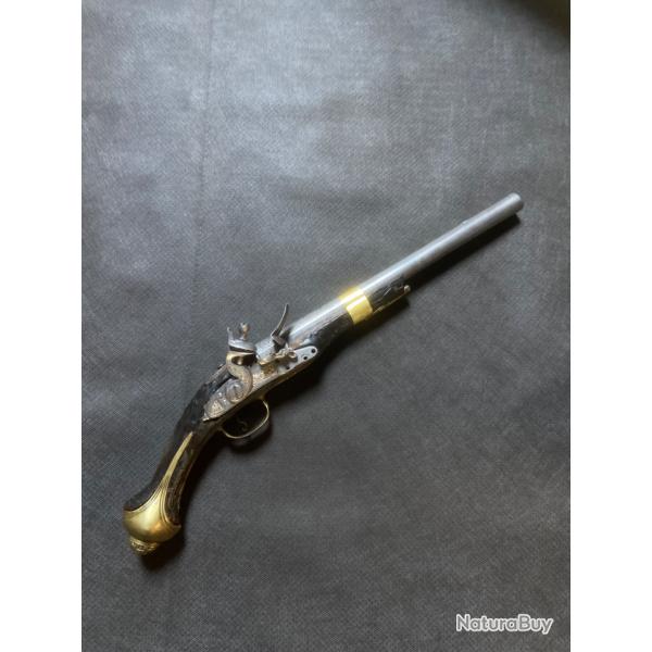 PISTOLET � SILEX OTTOMAN / BALKANIQUE AFRIQUE DU NORD XIXe INCRUSTATIONS & LAITON GRAV� - PI�CE RARE