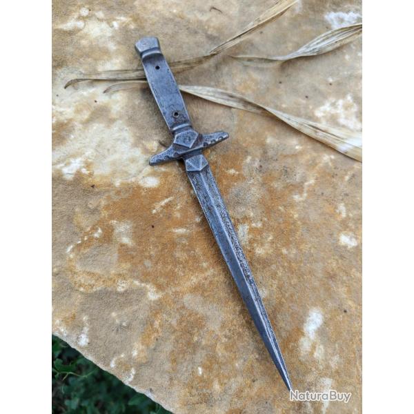 Ancienne dague de vertu