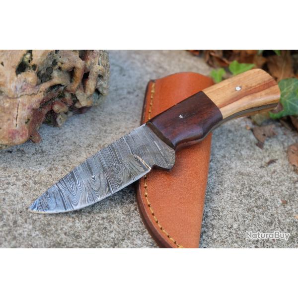 Couteau Skinner Lame Acier Damas 256 Couches Manche 2 Bois Etui Cuir Fabr Artisanale 01
