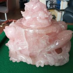Vase/ Pot couvert en quartz rose