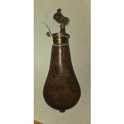 Poire a poudre cuir et laiton