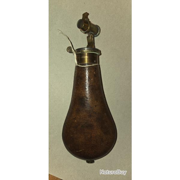 Poire a poudre cuir et laiton