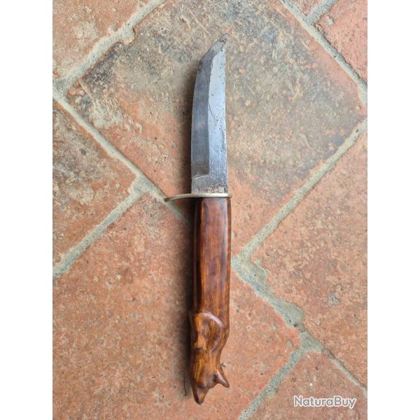 Couteau de chasse, lame tant�t sign�e  Poul Strand, manche en bois d amourette sculptee