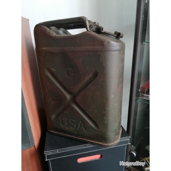 Jerrycan d'essence US WW2 date 1942, peinture d'origine bien pr�sent�, pas de corrosion perforantes