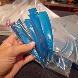 Plumes Shield unies 5" d'occasion par 12 - bleu ciel