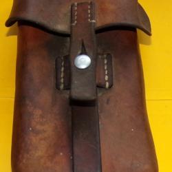 ARMEE SUISSE :  ETUI EN CUIR POUR MAGASINS LONGS  DE L'ARMEE SUISSE , DATE 1962 FABRICANT DANS LE TA