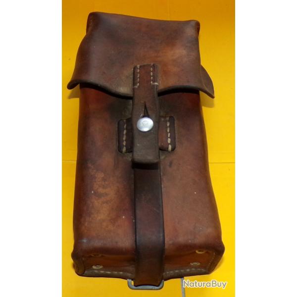 ARMEE SUISSE :  ETUI EN CUIR POUR MAGASINS LONGS  DE L'ARMEE SUISSE , DATE 1962 FABRICANT DANS LE TA