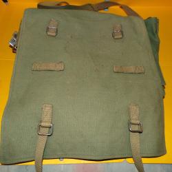 MUSETTE MILITAIRE EN TISSU DE TYPE ARMEE ALLEMANDE   ,DIMENSION LONGUEUR 34 CM , 100 % COTON FABRICA