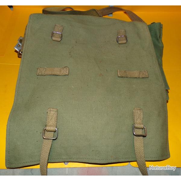MUSETTE MILITAIRE EN TISSU DE TYPE ARMEE ALLEMANDE   ,DIMENSION LONGUEUR 34 CM , 100 % COTON FABRICA
