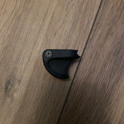 Hand grip style fab Defense