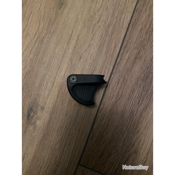 Hand grip style fab Defense