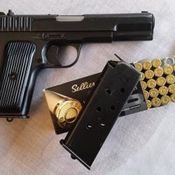 Pistolet TOKAREV Polonais calibre 7.62x25 avec &eacute;tui cuir et 2 chargeurs (sans cartouches)